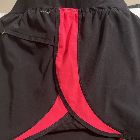 5 Champions running shorts w built in inner shorts and pockets - Picture 10 of 11